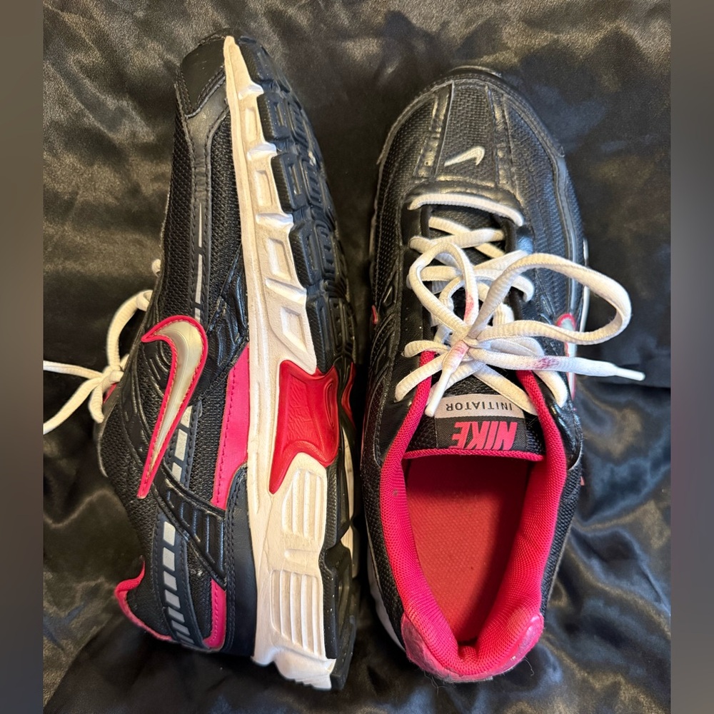 NIKE Initiator Running Walking Athletic Shoes Black Pink  Womens Sz 9